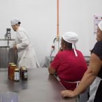 Emprendedoras de San José Obrero realizan producción de mermelada en la UNA