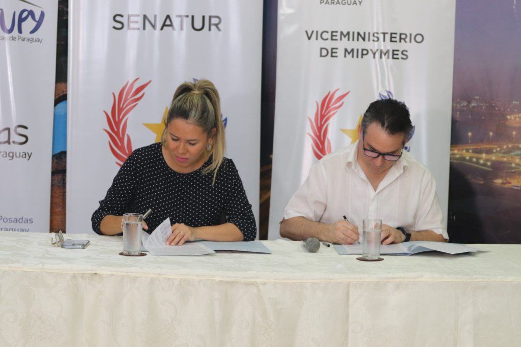 Firma del Convenio de Cooperación entre el MIC y Senatur.