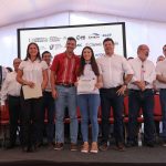 Jefe de Estado entrega reconocimientos a jóvenes que serán capacitados en Corea del Sur