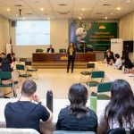 Viceministra expuso sobre el desarrollo del sector industrial en los últimos años, ante jóvenes universitarios
