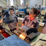Jóvenes paraguayos destacan entrenamiento intensivo de matricería en Corea